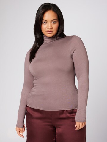 Guido Maria Kretschmer Curvy Shirt 'Rana' in Bruin: voorkant