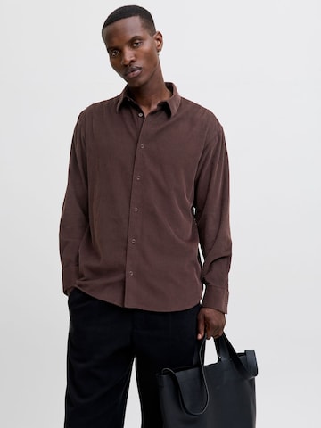 JACK & JONES - Ajuste confortable Camisa en negro: frente