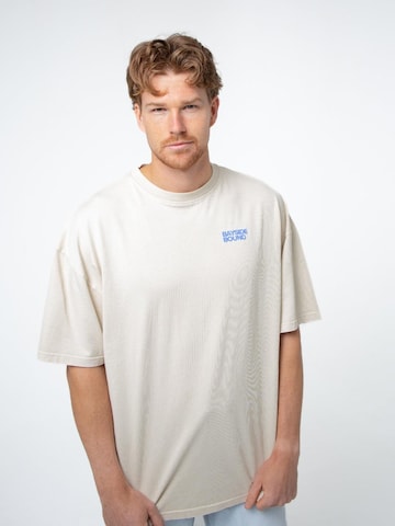 BAYSIDE BOUND Oversized shirt 'THE RUNNING' in Beige: front