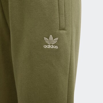 ADIDAS ORIGINALS Zúžený strih Nohavice 'Adicolor' - Zelená