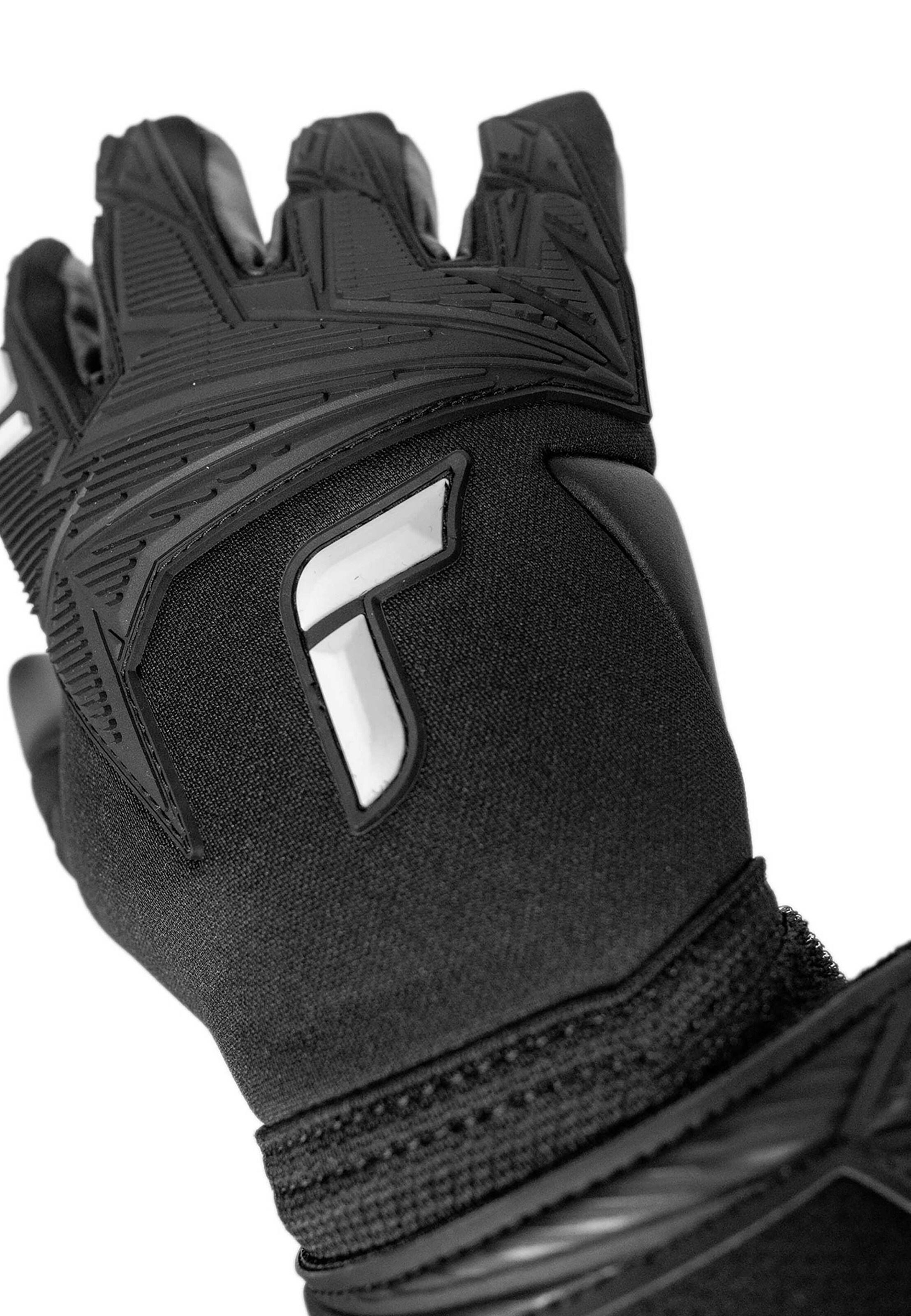 REUSCH Torwarthandschuhe 'Attrakt Freegel Infinity' in Schwarz