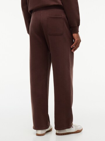 Tommy Jeans Regular Hose in Braun