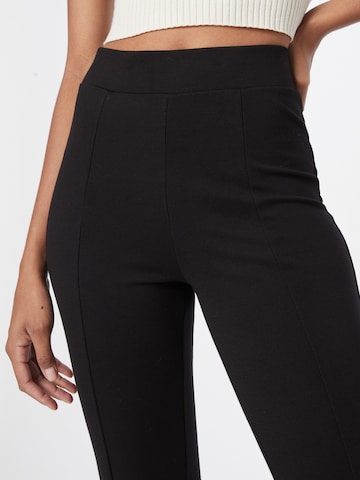 Flared Pantaloni di mbym in nero