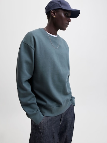 Sweat-shirt 'JJEACE' JACK & JONES en gris