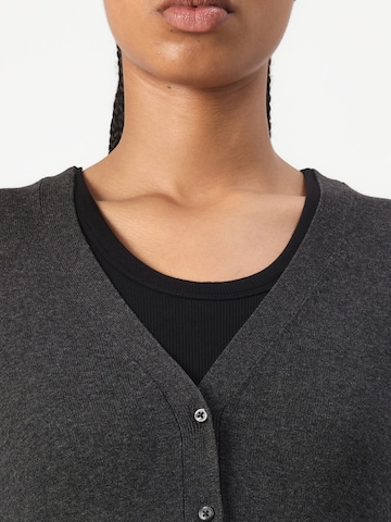 Calvin Klein - Cárdigan en gris