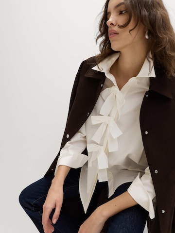 Camicia da donna di Marks & Spencer in bianco