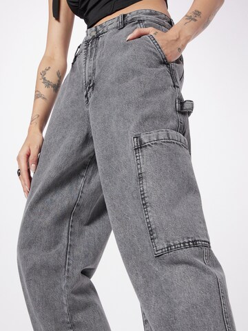 Loosefit Jeans cargo di Global Funk in grigio