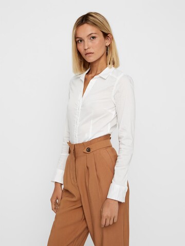 Body a camicia 'Lady' di VERO MODA in bianco: frontale