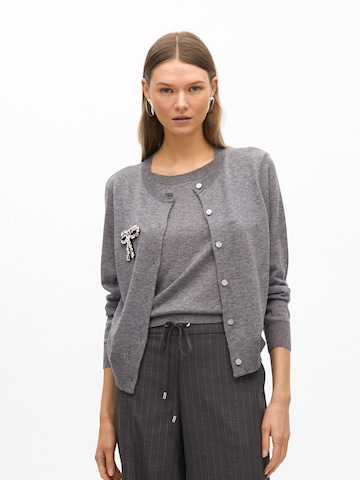 Lola Casademunt Gebreid vest in Grijs: voorkant
