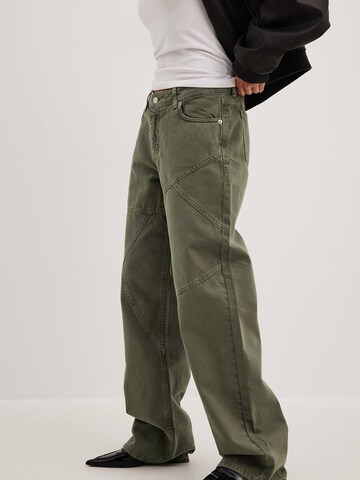 NA-KD Loose fit Jeans in Green: front