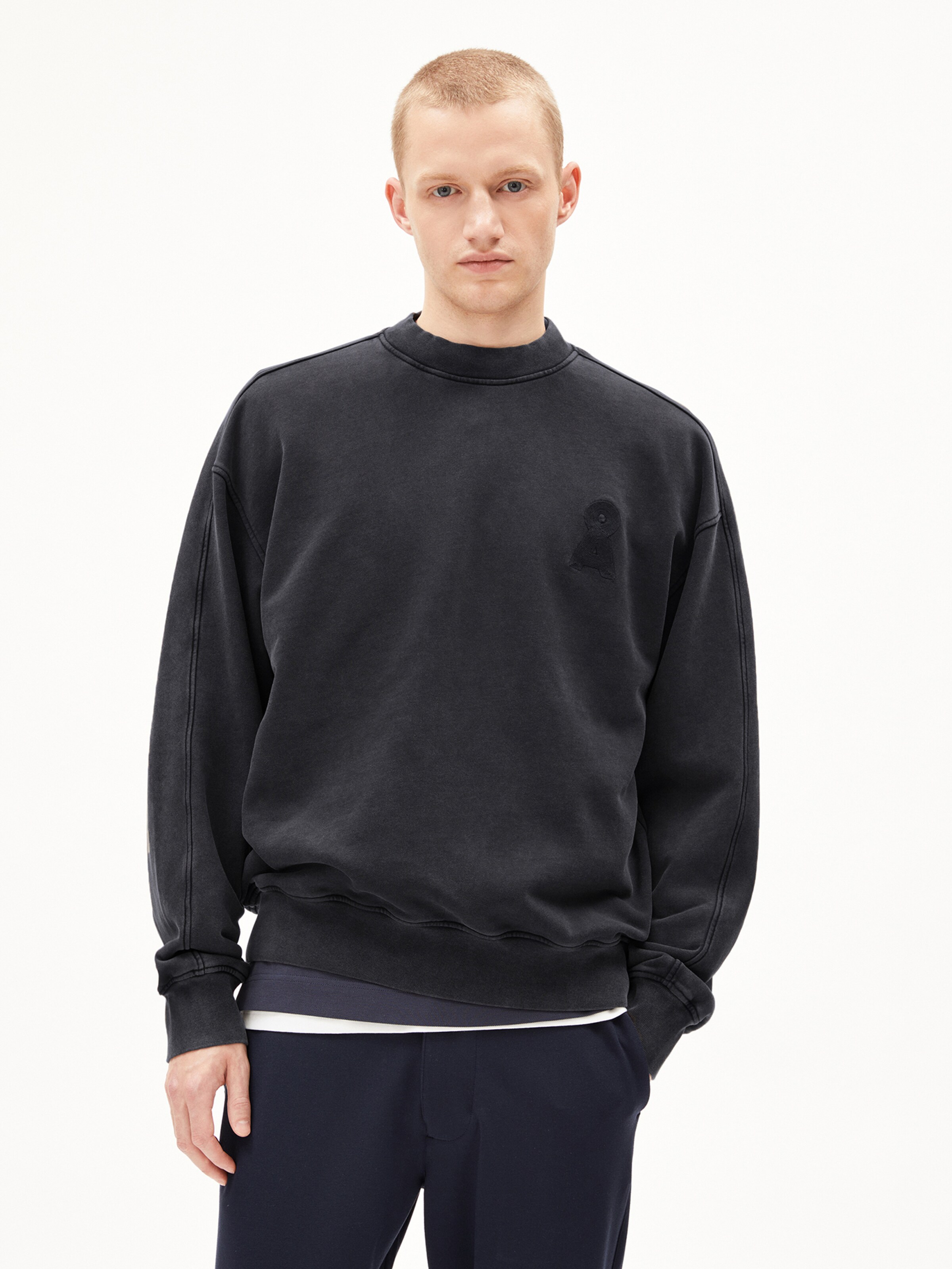 ARMEDANGELS Sweatshirt 'EMAAL CREWNECK GMT DYE' in Black: front