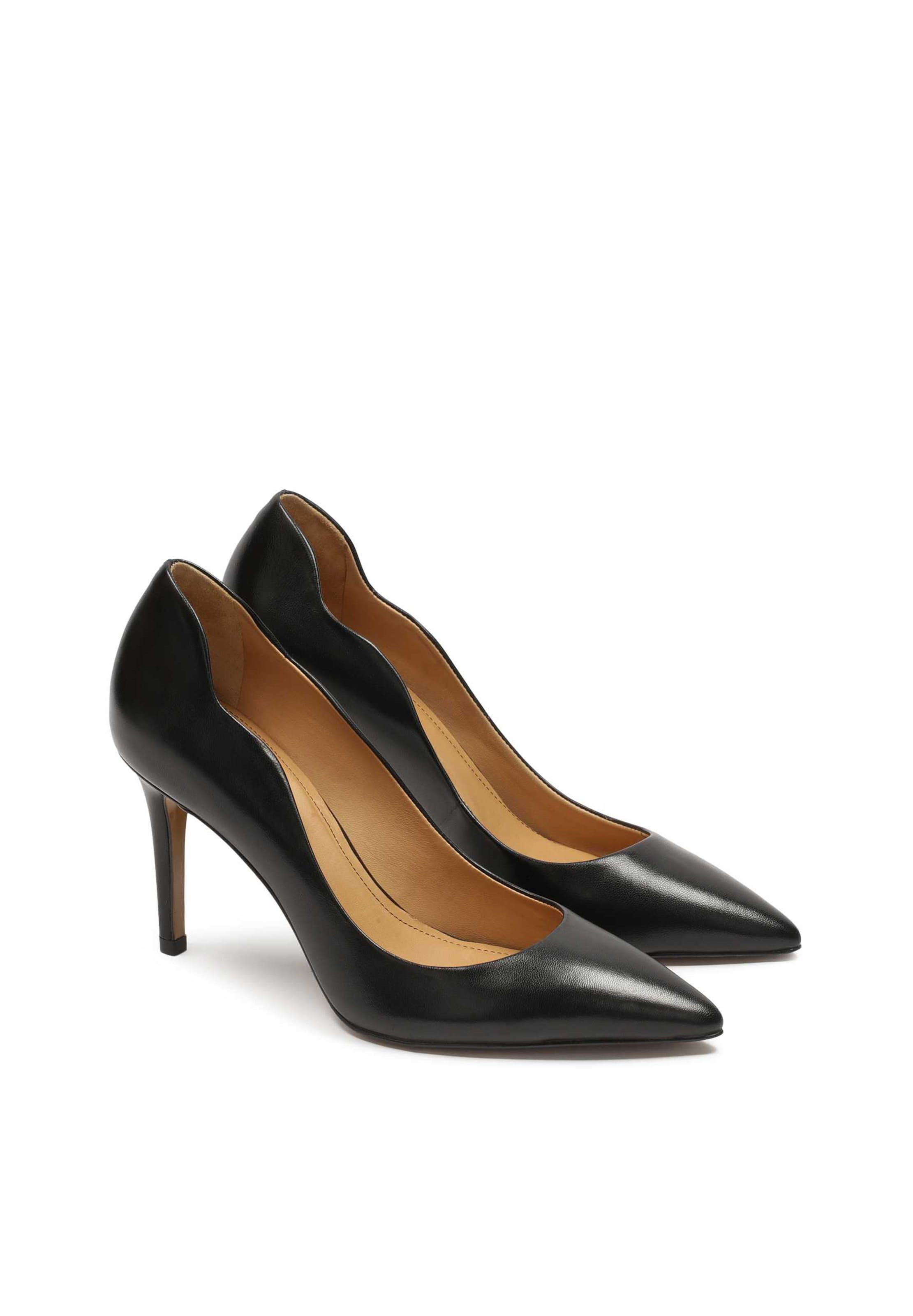 Kazar Pumps in Black