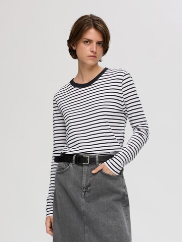 Tricou de la SELECTED pe negru: față