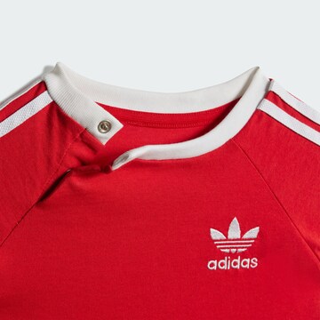 ADIDAS ORIGINALS - Camiseta en rojo