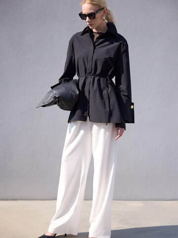 Touché Privé - Camiseta 'Poplin Shirt With Wide Cuff' en negro