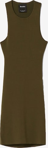 Rochie tricotat de la Bershka pe verde: față