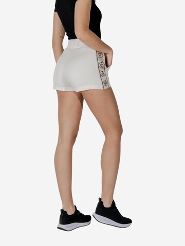 Slimfit Pantaloni sportivi 'BRITNEY V3GD13 KB3P2' di GUESS in beige