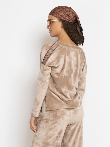 JIORO Blouse 'ESSENTIALS' in Beige