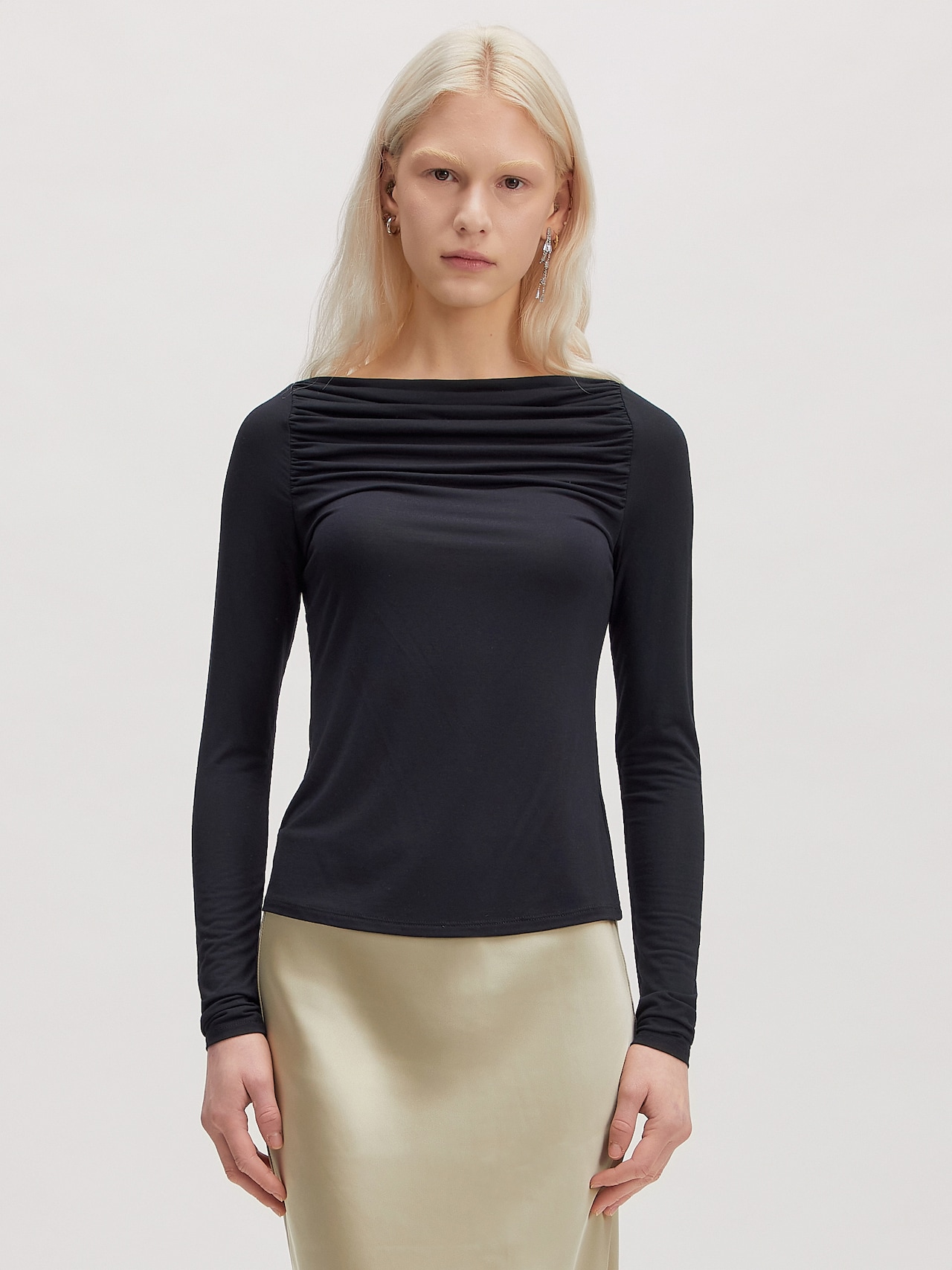 EDITED T-shirt 'Giana' noir