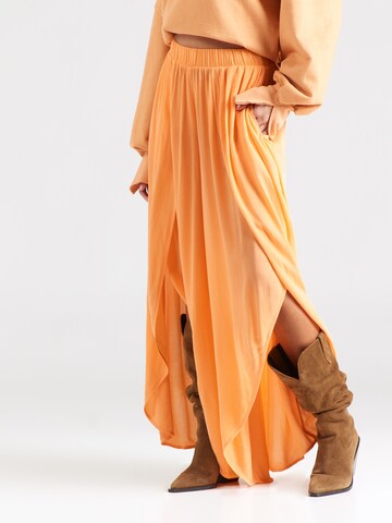 ABOUT YOU x Kamila Šikl regular Παντελόνι 'Freya' σε πορτοκαλί: μπροστά