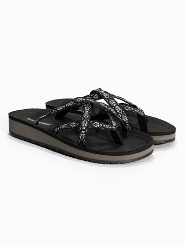 Infradito 'Hanna' di Minnetonka in nero