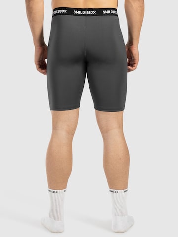 Smilodox Skinny Shorts ' Zeyn ' in Grau