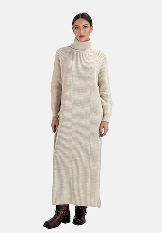 Elara Knitted dress in Beige: front