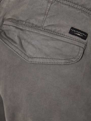 Regular Pantalon cargo Funky Buddha en gris