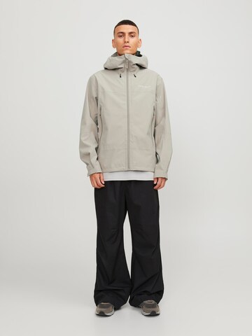 Veste mi-saison 'Trail' JACK & JONES en gris