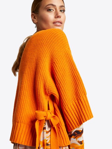 Rich & Royal Pullover in Orange