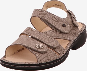 Finn Comfort Sandals in Beige: front