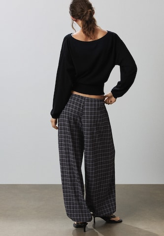 Tapered Pantaloni di Pull&Bear in nero