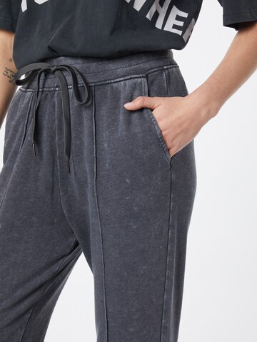 Effilé Pantalon QS en noir