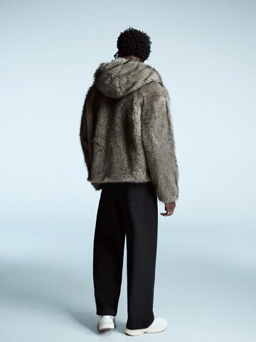 Bershka Prehodna jakna | siva barva