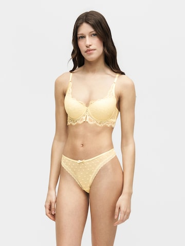 dzeltens Hunkemöller Stringu biksītes: no priekšpuses