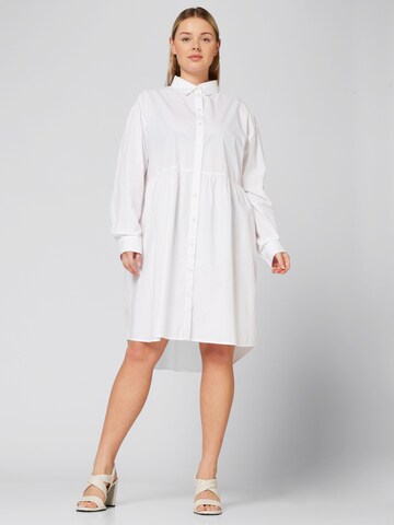 Robe-chemise 'Agnes' Guido Maria Kretschmer Curvy en blanc : devant