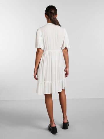 PIECES Φόρεμα 'Kerstey' σε λευκό