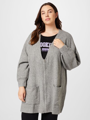 Zizzi Strickjacke 'MCOMFY' in Grau: predná strana