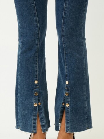 Influencer Flared Jeans in Blau