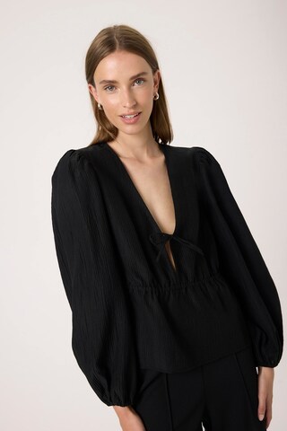 SOAKED IN LUXURY Blouse 'CENDRA STUDIO' in Black