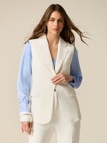 oltre Vest in White