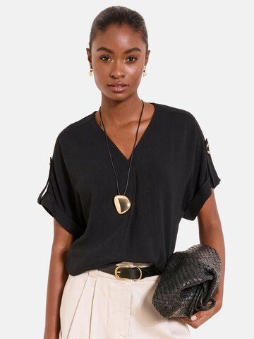 Lipsy Halenka – černá: přední strana