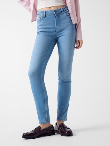 GUESS JEANS Kitsas Teksapüksid 'G05', värv sinine: eest vaates