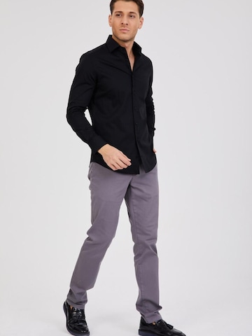 7Camicie - Ajuste estrecho Camisa de negocios 'Firenze Satin Man Shirt Black' en negro