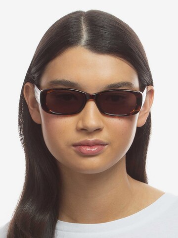 LE SPECS Солнцезащитные очки 'Unreal' в Коричневый: спереди