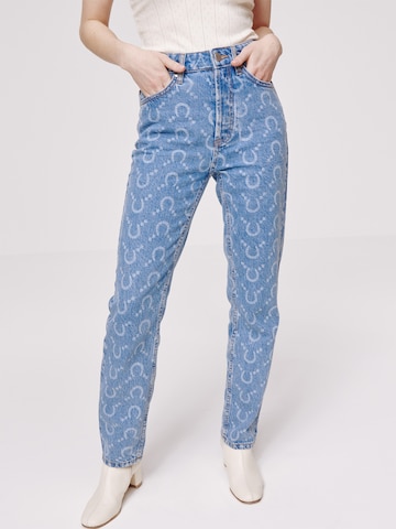 Regular Jean 'Manja' Daahls by Emma Roberts exclusively for ABOUT YOU en bleu