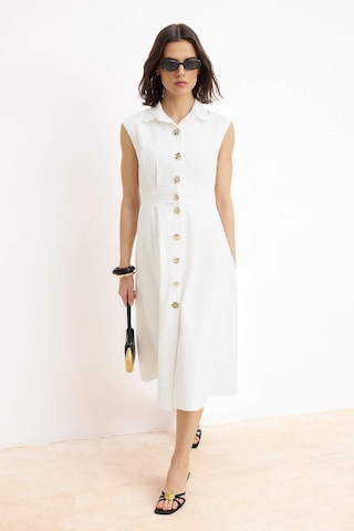 Trendyol - Vestido en blanco: frente