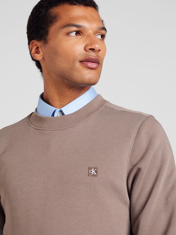 Sweat-shirt Calvin Klein Jeans en marron