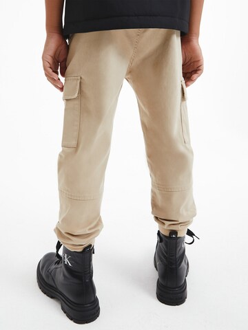 Calvin Klein Jeans Tapered Housut värissä beige