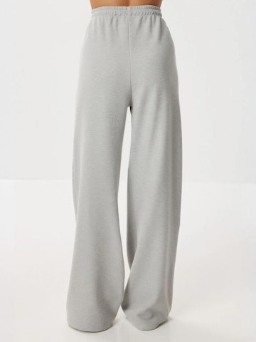 Wide leg Pantaloni 'Hose' di Happiness İstanbul in rosa